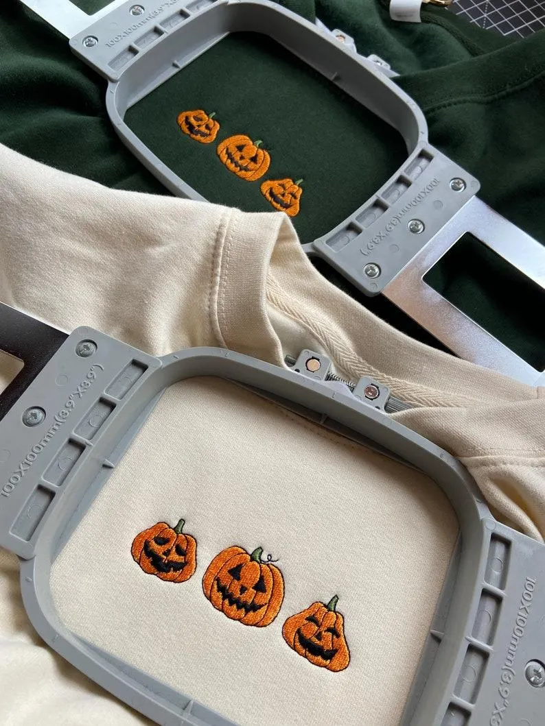Pumpkin Face Embroidered Crewneck – Autumn Unisex Halloween Sweater