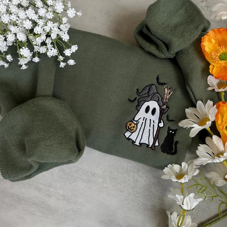Floral Ghost Halloween Sweatshirt – Embroidered Spooky Crewneck