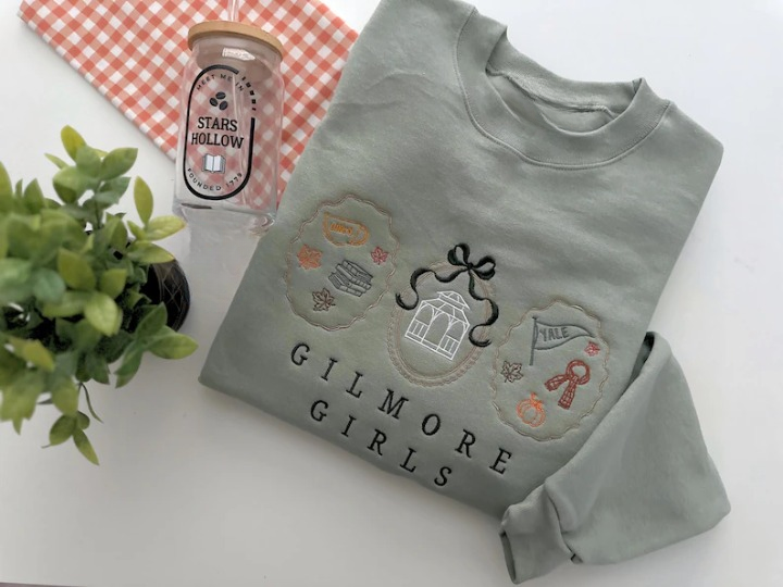 Stars Hollow Embroidered Sweatshirt – Gilmore Girls Coquette Comfort Colors Crewneck