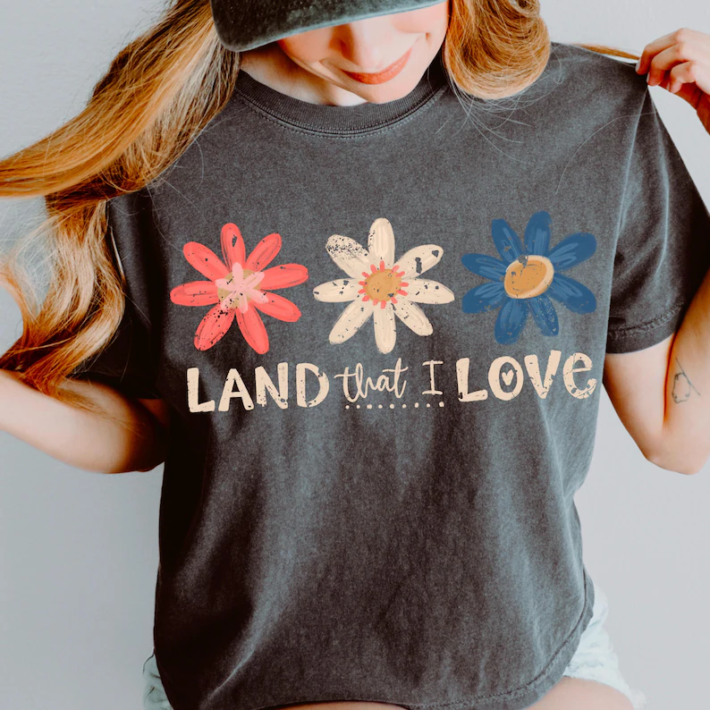 Land That I Love Retro 4th of July T-Shirt – Floral Patriotic Tee