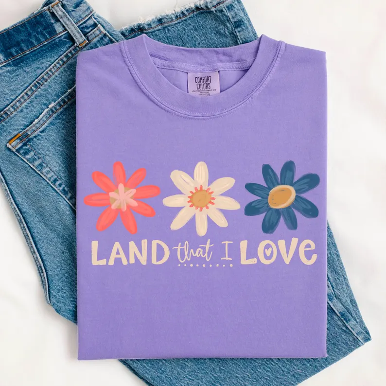 Land That I Love Retro 4th of July T-Shirt – Floral Patriotic Tee