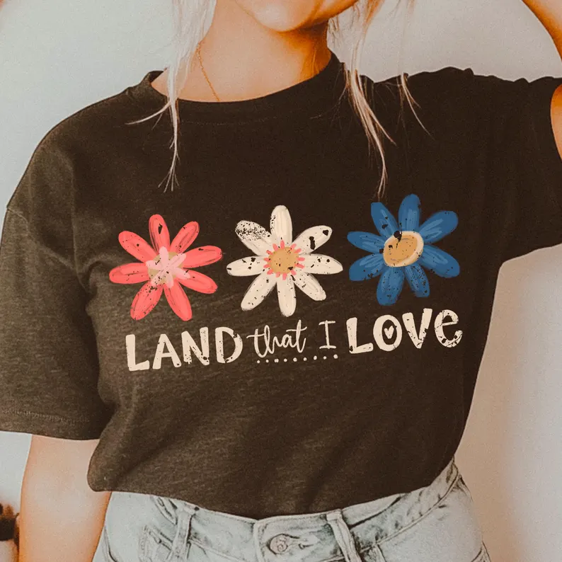 Land That I Love Retro 4th of July T-Shirt – Floral Patriotic Tee