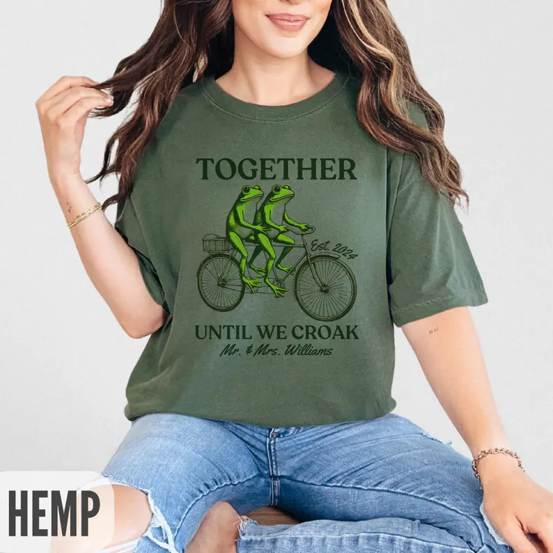 Funny Bride & Groom Frog Shirt – Honeymoon T-Shirt Gift