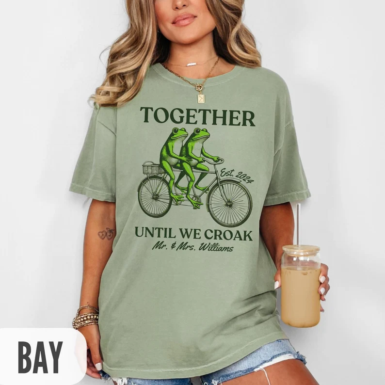 Funny Bride & Groom Frog Shirt – Honeymoon T-Shirt Gift
