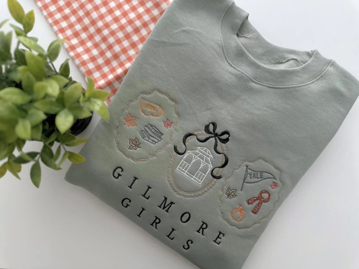 Stars Hollow Embroidered Sweatshirt – Gilmore Girls Coquette Comfort Colors Crewneck